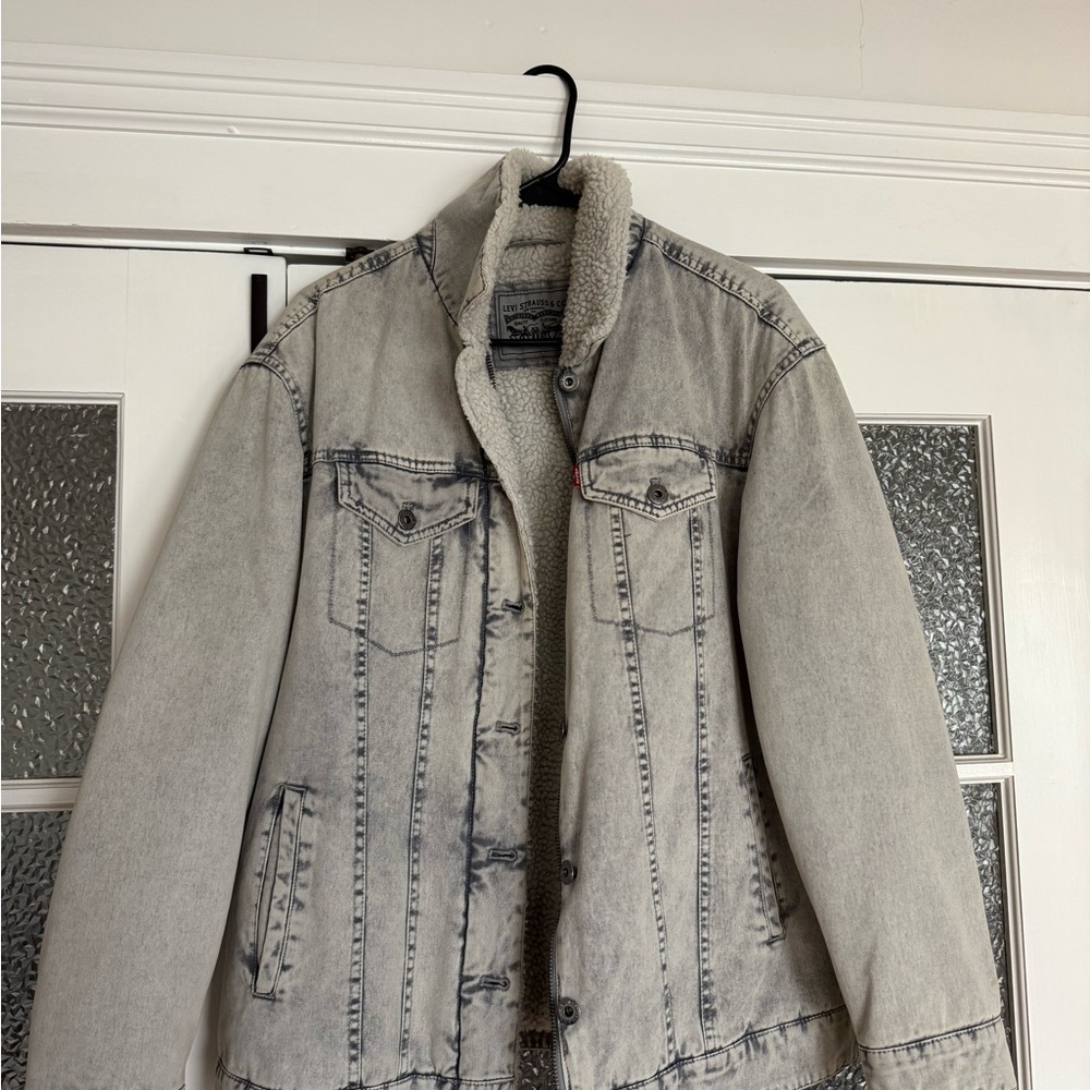 Levi's Trucker Denim Jacket with Sherpa Lining, size M